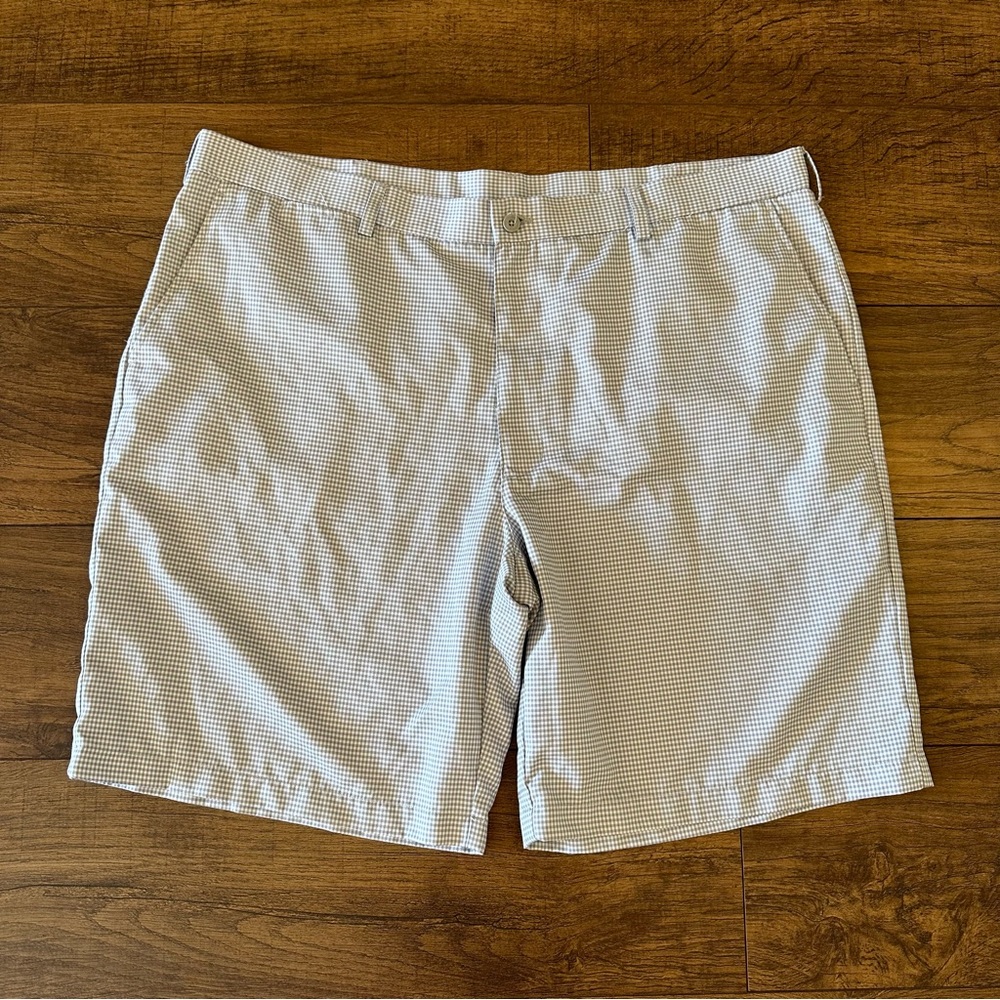 PGA Tour Men’s Shorts Size 44 Gray & White Check Pockets Golf Tee Pocket